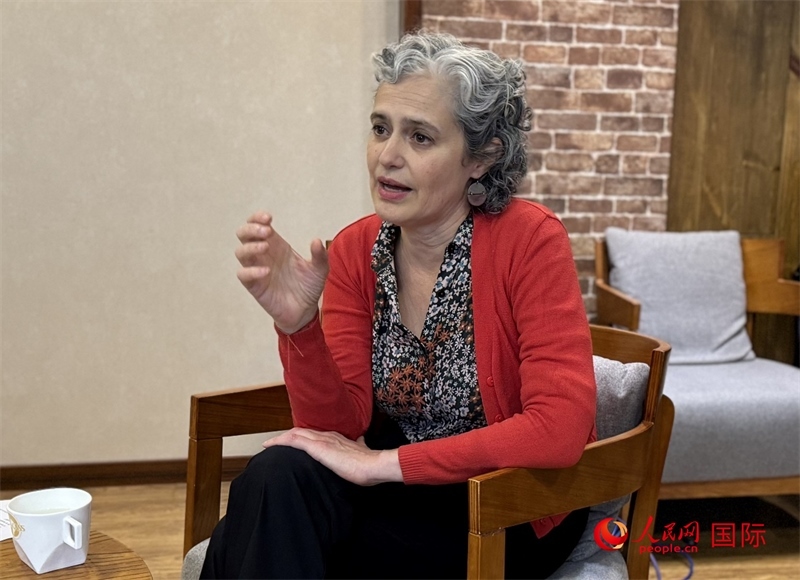 阿根廷布宜諾斯艾利斯大學(xué)社會科學(xué)院院長安娜·何塞菲娜·阿里亞斯（Ana Josefina Arias）接受人民網(wǎng)記者采訪。人民網(wǎng)記者 趙健攝
