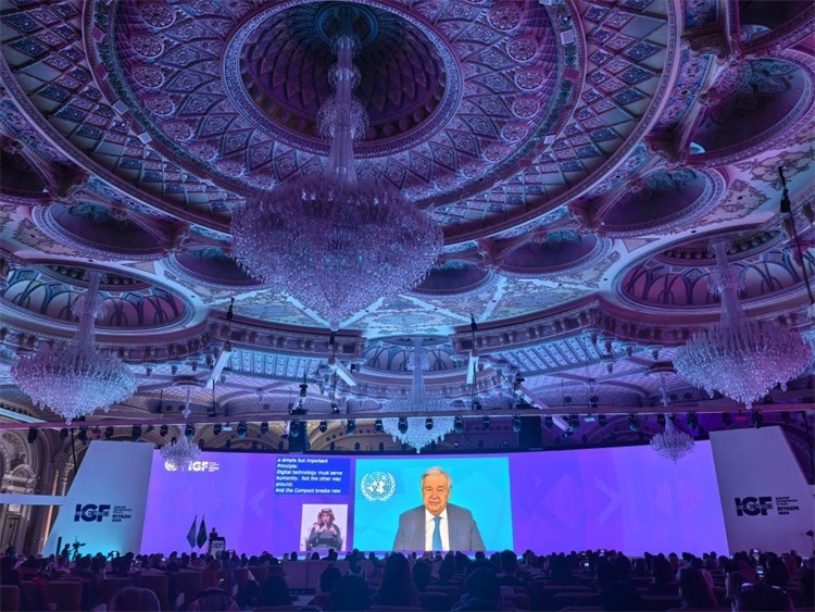 圖為第19屆聯(lián)合國(guó)互聯(lián)網(wǎng)治理論壇（IGF）“推動(dòng)科技企業(yè)履行兒童網(wǎng)絡(luò)保護(hù)責(zé)任”開放論壇活動(dòng)現(xiàn)場(chǎng)。中國(guó)傳媒大學(xué)供圖。