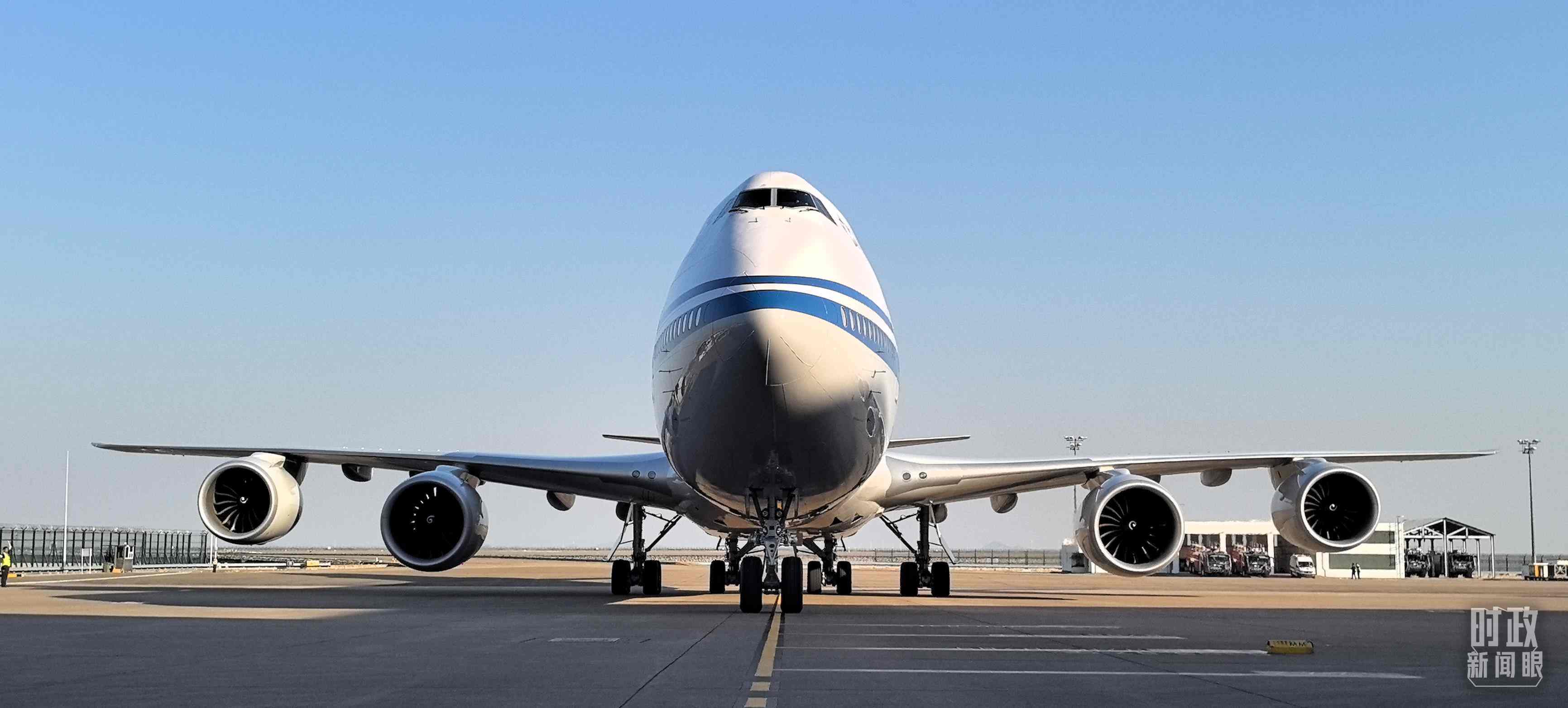 △習(xí)主席專機(jī)抵達(dá)澳門國際機(jī)場。（總臺(tái)央視記者王子杭拍攝）