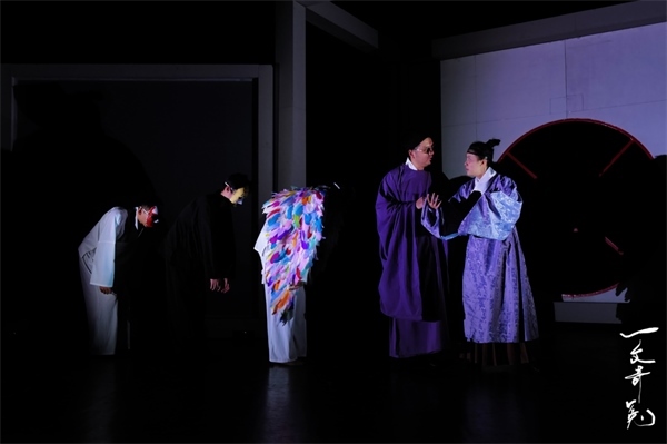 《一文奇冤》劇照。中國(guó)國(guó)家話劇院供圖