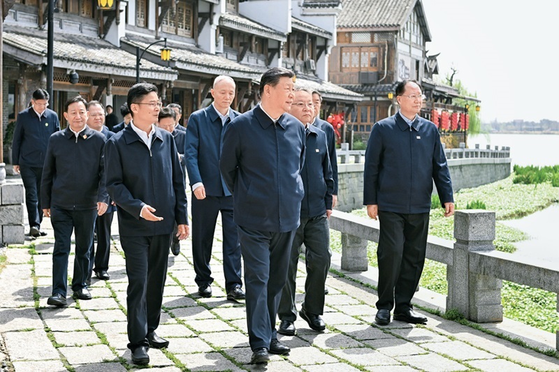 2024年3月18日至21日，中共中央總書記、國家主席、中央軍委主席習近平在湖南考察。這是19日上午，習近平在常德河街考察。 新華社記者 謝環(huán)馳/攝
