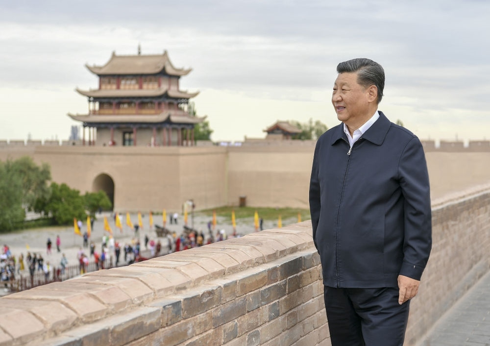 2019年8月20日上午，習(xí)近平總書記來到嘉峪關(guān)關(guān)城，登上城樓察看關(guān)城整體面貌，聽取河西走廊長城、關(guān)隘歷史文化情況介紹。新華社記者 謝環(huán)馳 攝