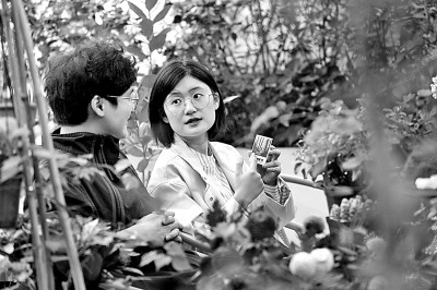 “90后”湖州姑娘沈吉從英國畢業(yè)后回國創(chuàng)業(yè)，為家鄉(xiāng)做貢獻(xiàn)。新華社發(fā)