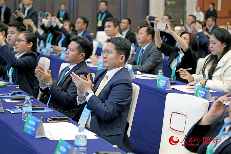 這是1月16日在南寧國(guó)際會(huì)展中心拍攝的“世界市長(zhǎng)對(duì)話·南寧”活動(dòng)現(xiàn)場(chǎng)。人民網(wǎng)記者 趙益普攝