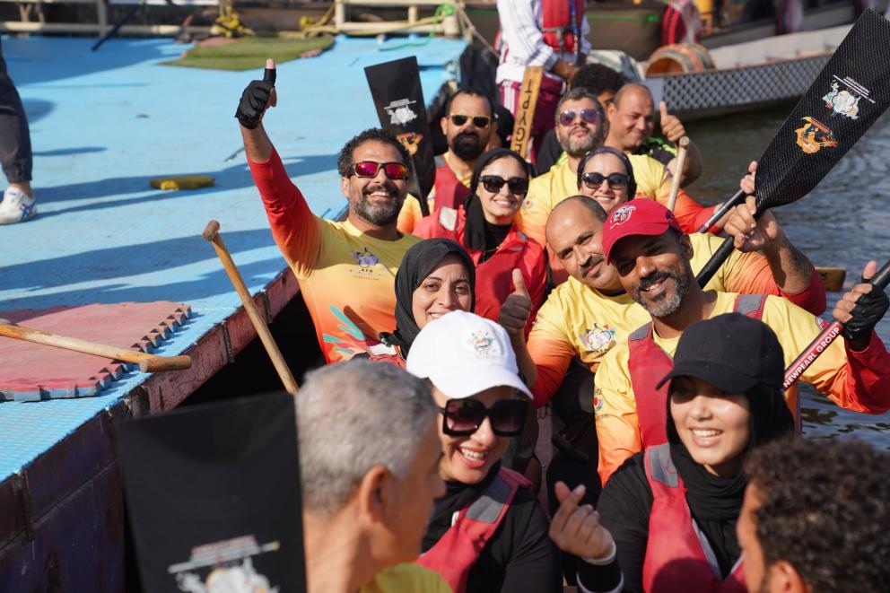 活動現(xiàn)場龍舟競技，共慶春節(jié)。開羅中國文化中心供圖