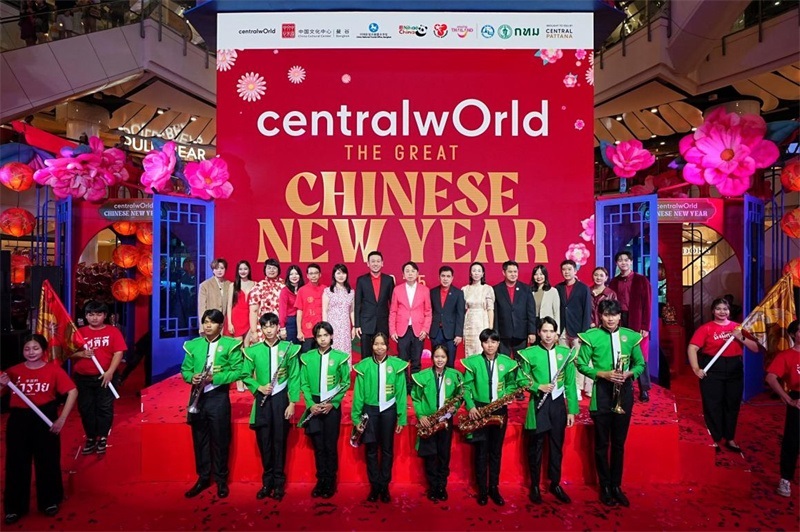 中泰嘉賓在活動開幕式上合影留念?；顒又鬓k方供圖