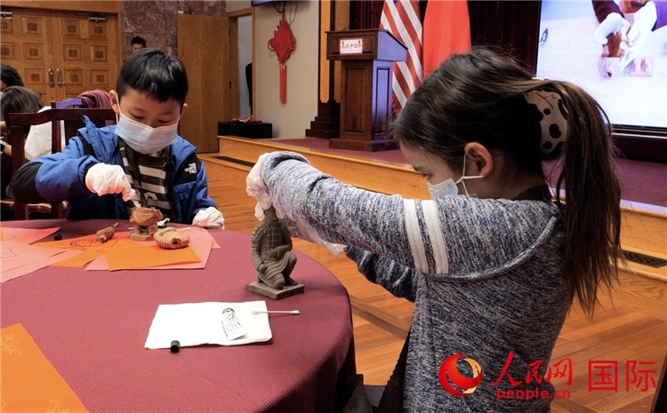 “我是文物修復(fù)師”活動(dòng)環(huán)節(jié)。李鑫江攝