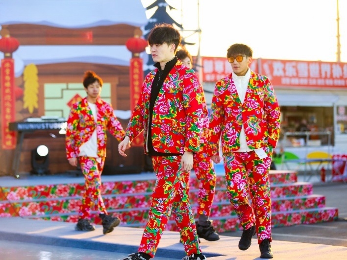 東北滑雪走秀現(xiàn)場。人民網(wǎng)記者 許維娜攝