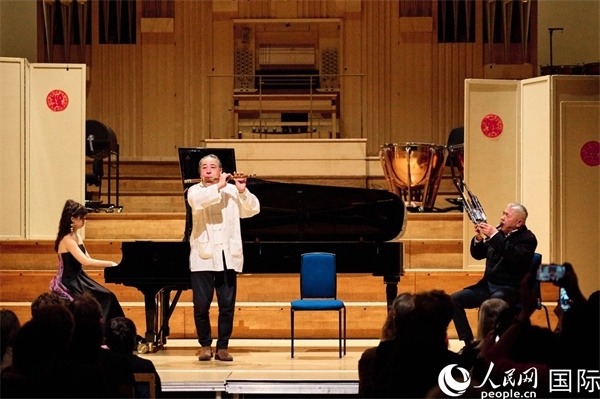旅英音樂(lè)家聯(lián)袂演奏《枉凝眉》。楊浩鵬攝