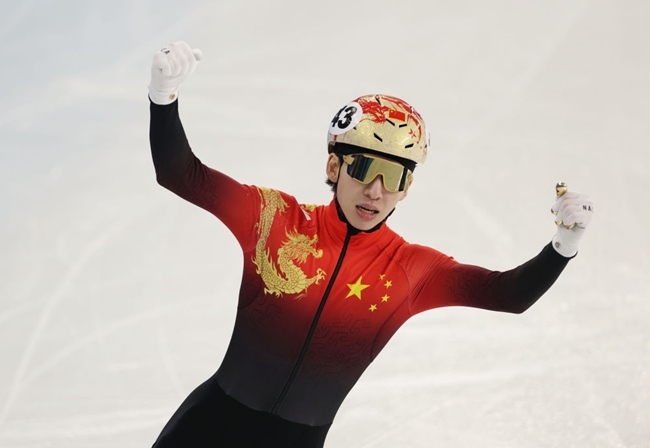 2月8日，林孝埈慶祝奪冠。新華社記者 黃偉 攝