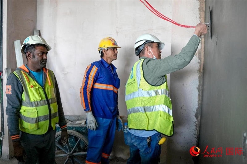 抹灰。人民網(wǎng)塔里克·易卜拉欣攝