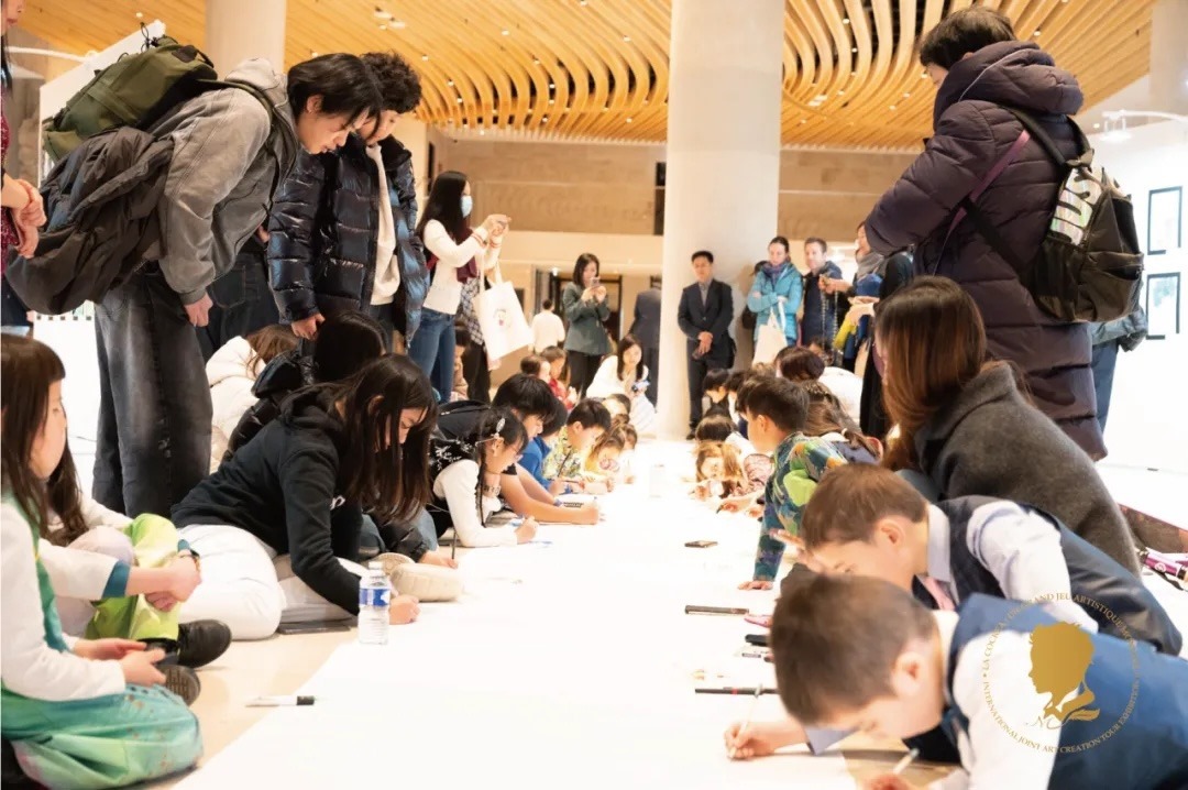 第三屆國(guó)際藝術(shù)聯(lián)創(chuàng)聯(lián)展盛大開(kāi)幕。法中交流促進(jìn)會(huì)供圖