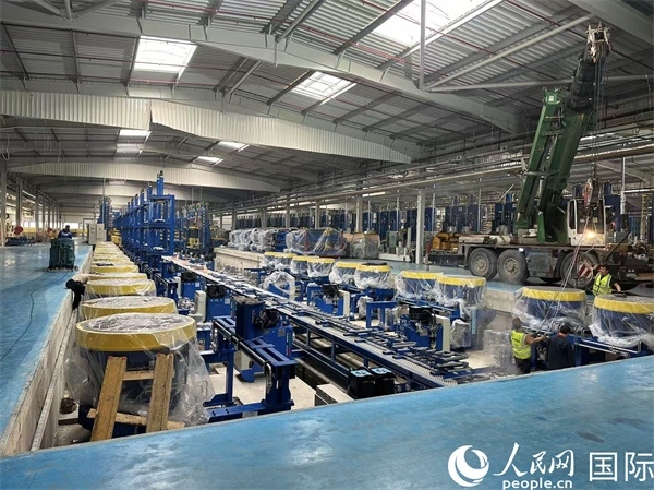 森麒麟輪胎在科技城的工廠車間。人民網(wǎng)記者 黃培昭攝