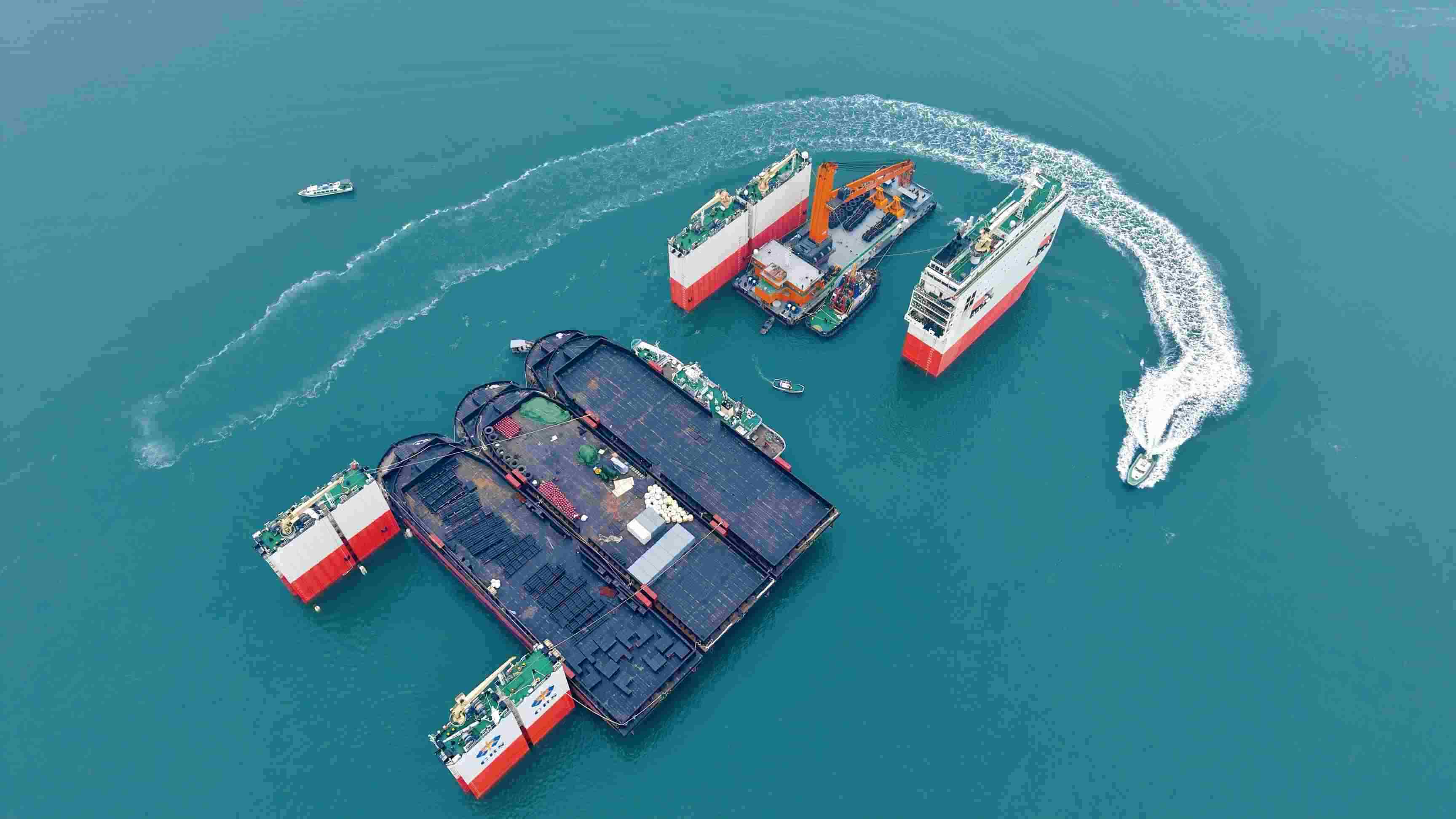 “華瑞龍”輪裝載13艘船舶前往幾內(nèi)亞。受訪方供圖