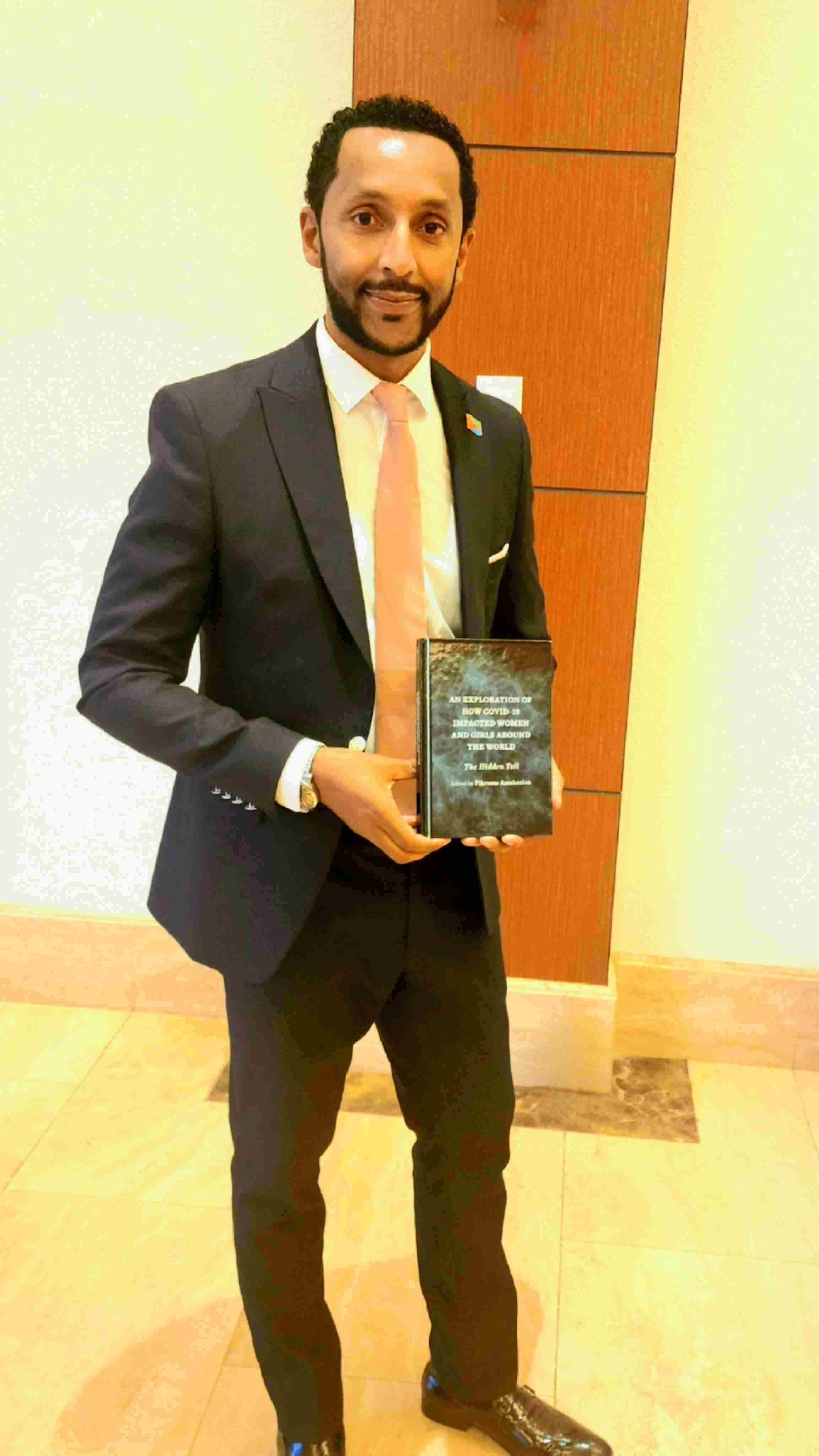 厄立特里亞戰(zhàn)略研究中心研究員、知名作家學(xué)者菲克雷耶蘇斯。圖片由受訪者提供