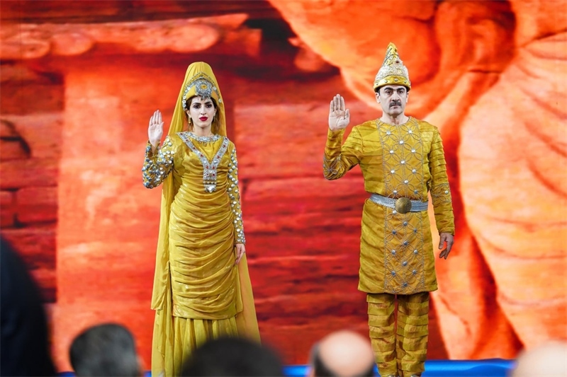 伊拉克時尚館舉辦的時裝展上，模特展示亞述時期服飾。伊拉克時尚館供圖