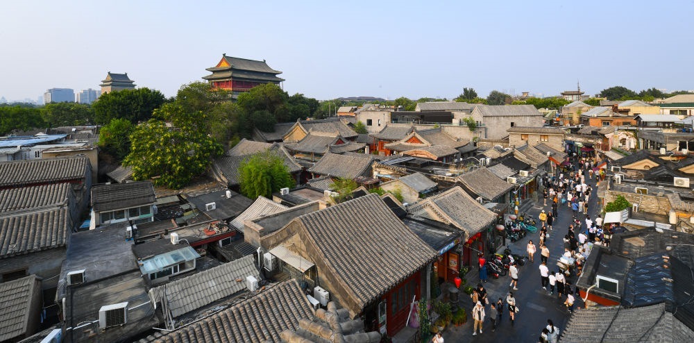 遠(yuǎn)眺鐘鼓樓。新華社記者 陳鐘昊 攝