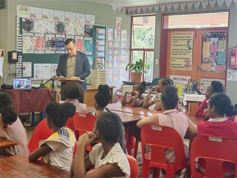 中國文化中心孔子課堂外方院長陸志雷博士發(fā)言。