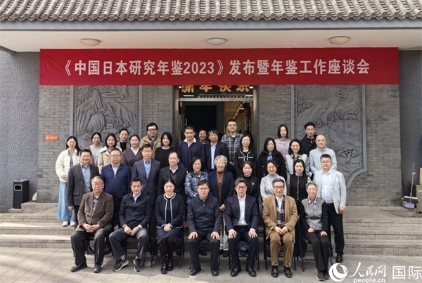 部分與會(huì)嘉賓合影留念。人民網(wǎng)記者 陳建軍攝