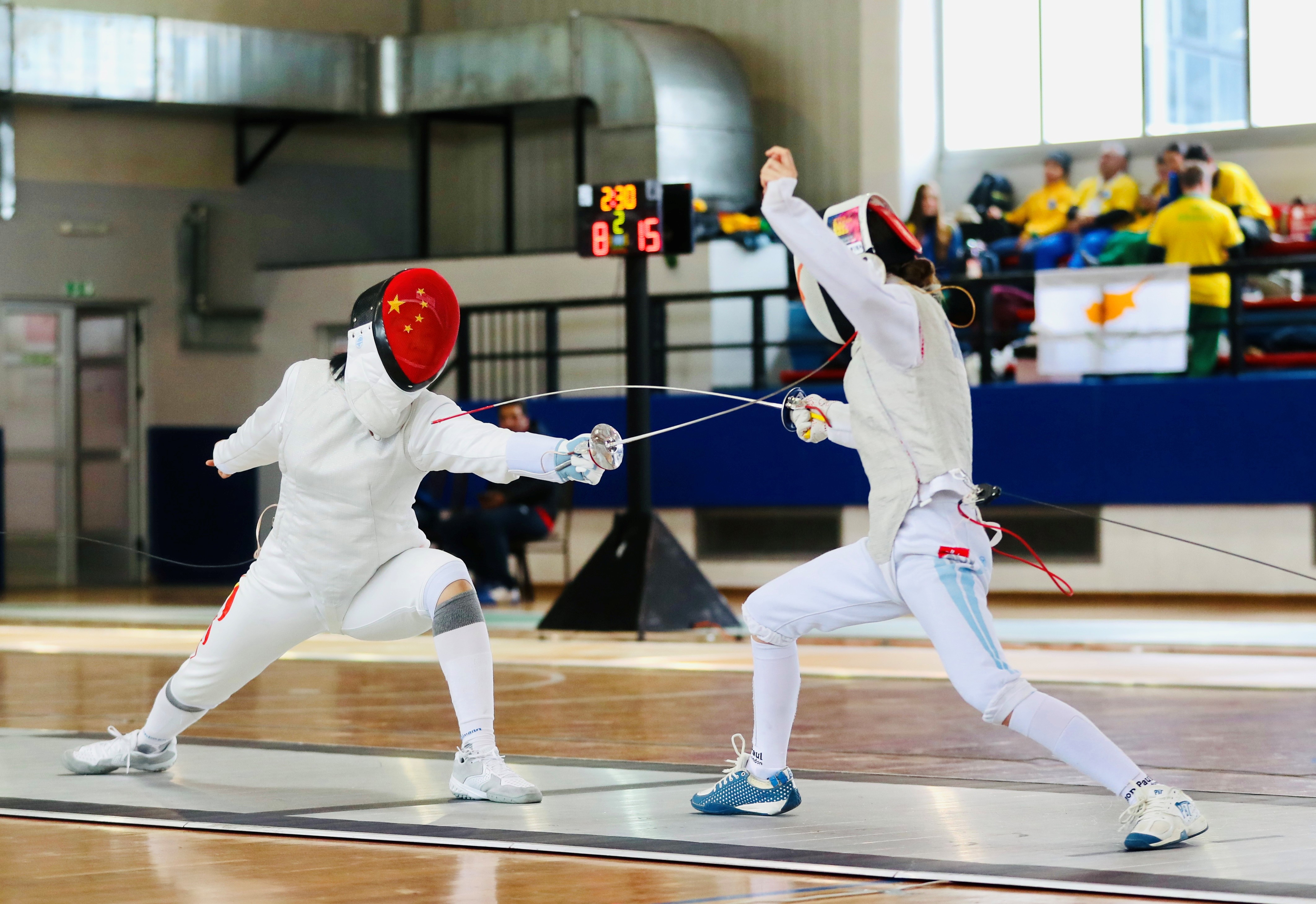 閔文珺（左）在比賽中。圖片來源：中國中學(xué)生體育代表團(tuán)