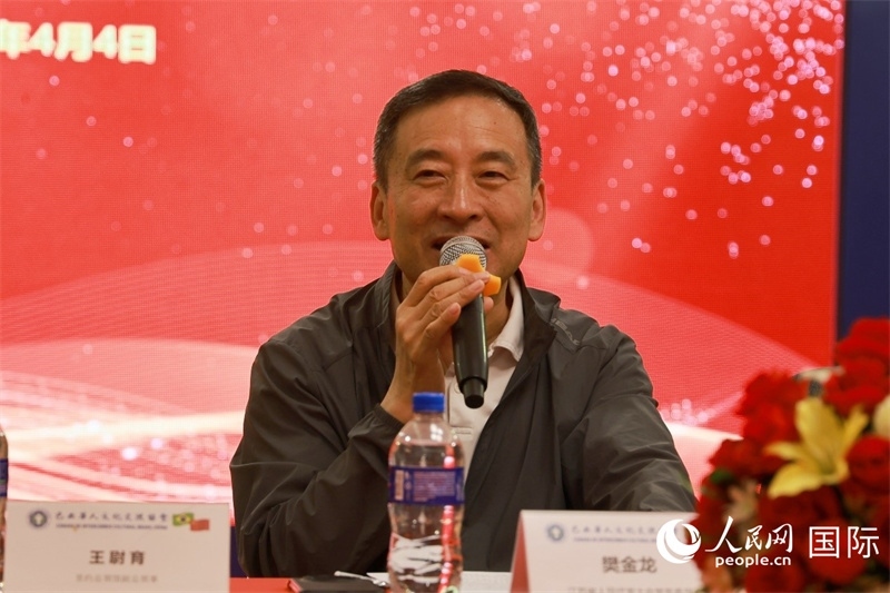 江蘇省人大常務(wù)委員會常務(wù)副主任樊金龍在座談會上致辭。人民網(wǎng)記者 陳海琪攝