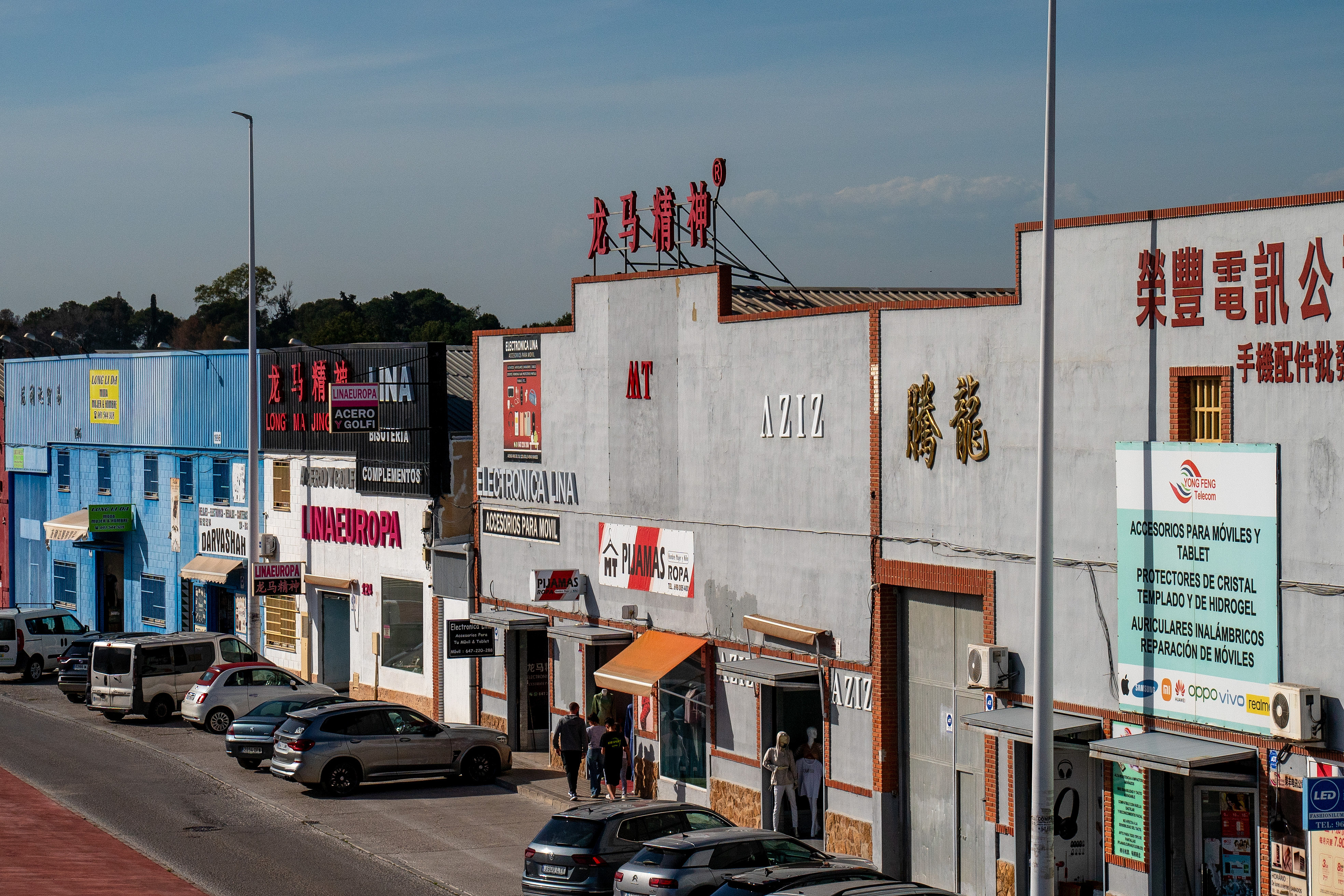 當?shù)貢r間2025年4月10日，西班牙瓦倫西亞國際機場附近的中資批發(fā)零售商店。