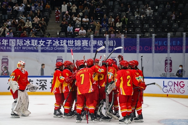 中國隊球員慶祝勝利。圖片來源：中國冰球協(xié)會