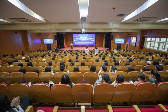 會(huì)議現(xiàn)場(chǎng)。學(xué)校供圖