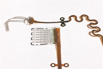 新開發(fā)的ABI旨在輕柔地貼合腦組織，提高信號精度和患者舒適度。圖片來源：瑞士洛桑聯(lián)邦理工學(xué)院