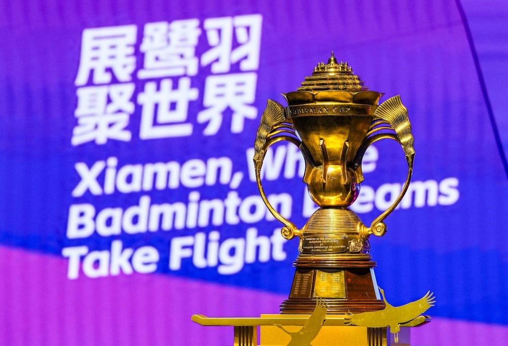 這是5月4日在決賽前拍攝的蘇迪曼獎杯。新華社記者 孫非 攝