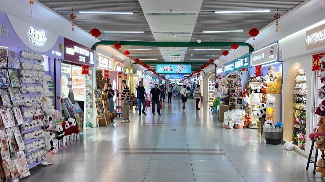 4月30日，義烏國(guó)際商貿(mào)城一區(qū)現(xiàn)場(chǎng)。人民網(wǎng)記者 王仁宏攝