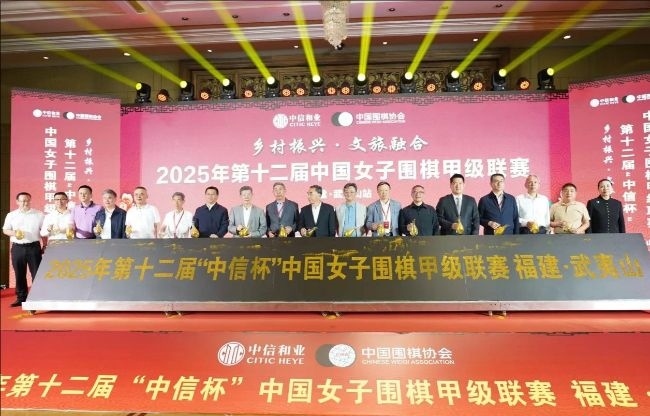 開幕式合影。人民網記者 李乃妍攝