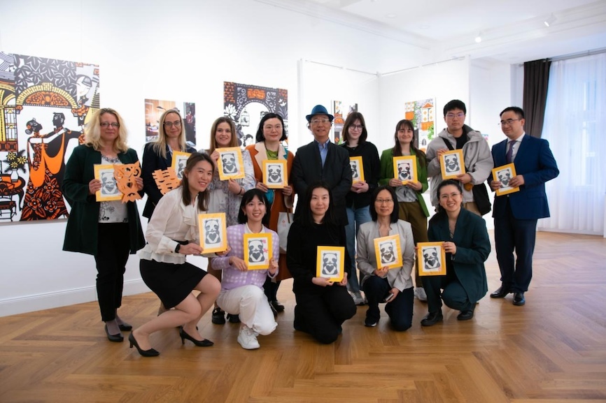 嘉賓合影。圖片由布達佩斯中國文化中心供圖