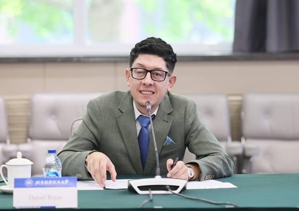 哥倫比亞教育部長(zhǎng)丹尼爾?羅哈斯一行訪問北京航空航天大學(xué)。北航供圖