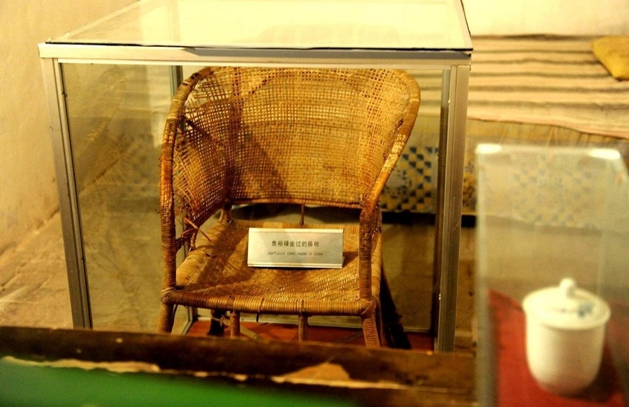 這是在河南省蘭考縣焦裕祿同志紀(jì)念館內(nèi)拍攝的焦裕祿曾用過的藤椅（2014年5月5日攝）。新華社記者 朱祥 攝