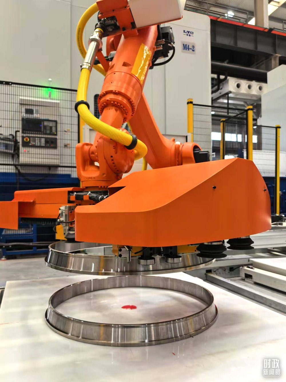 △洛軸產(chǎn)品。（總臺央視記者黎兵拍攝）