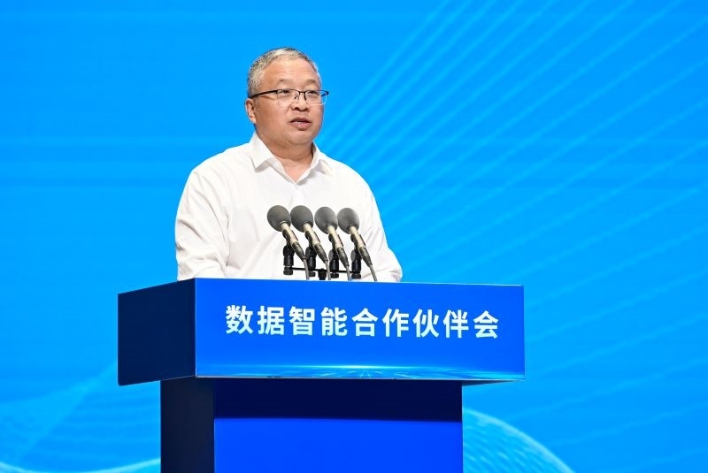 圖為豫資控股集團(tuán)黨委書記、董事長(zhǎng)秦建斌。