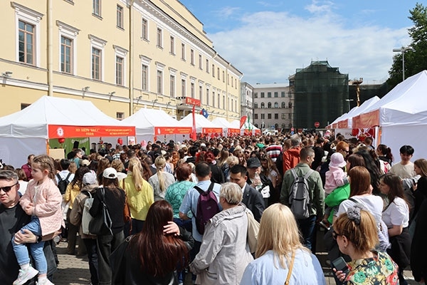 “茶和天下”·雅集活動現(xiàn)場。中國駐白俄羅斯大使館供圖