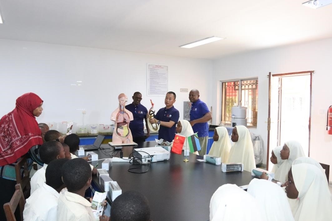 血吸蟲病健康教育講座。施亮攝