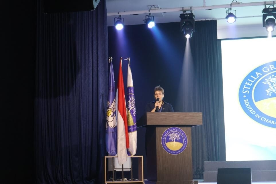 伊莉娜致辭。哈山努丁大學孔子學院供圖