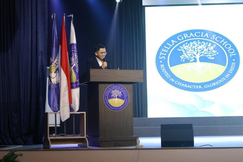 安德魯致辭。哈山努丁大學孔子學院供圖