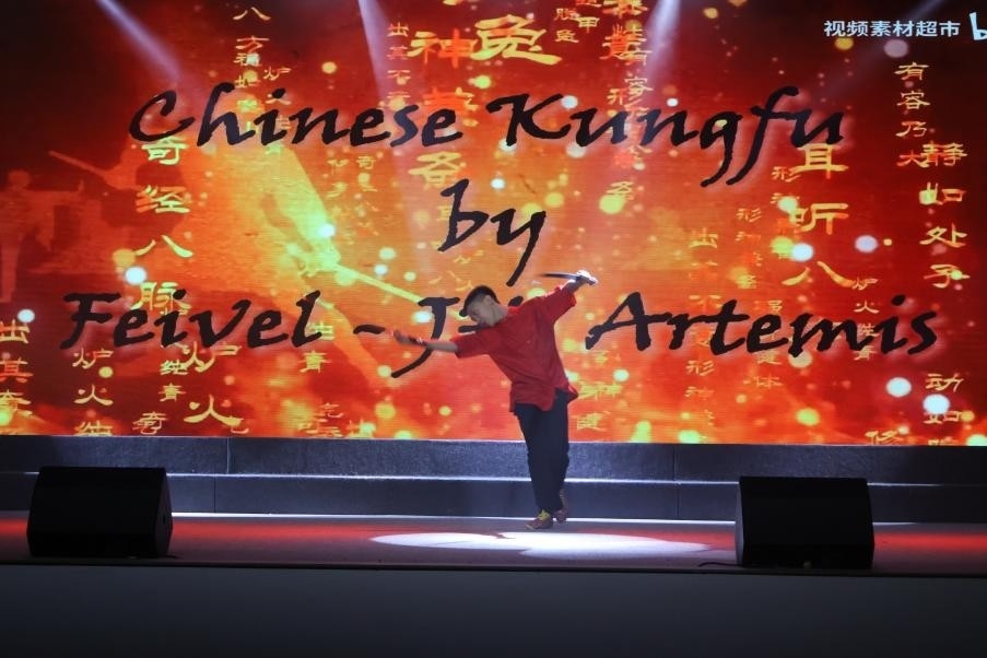 恩星學校中學部學生表演武術(shù)。哈山努丁大學孔子學院供圖